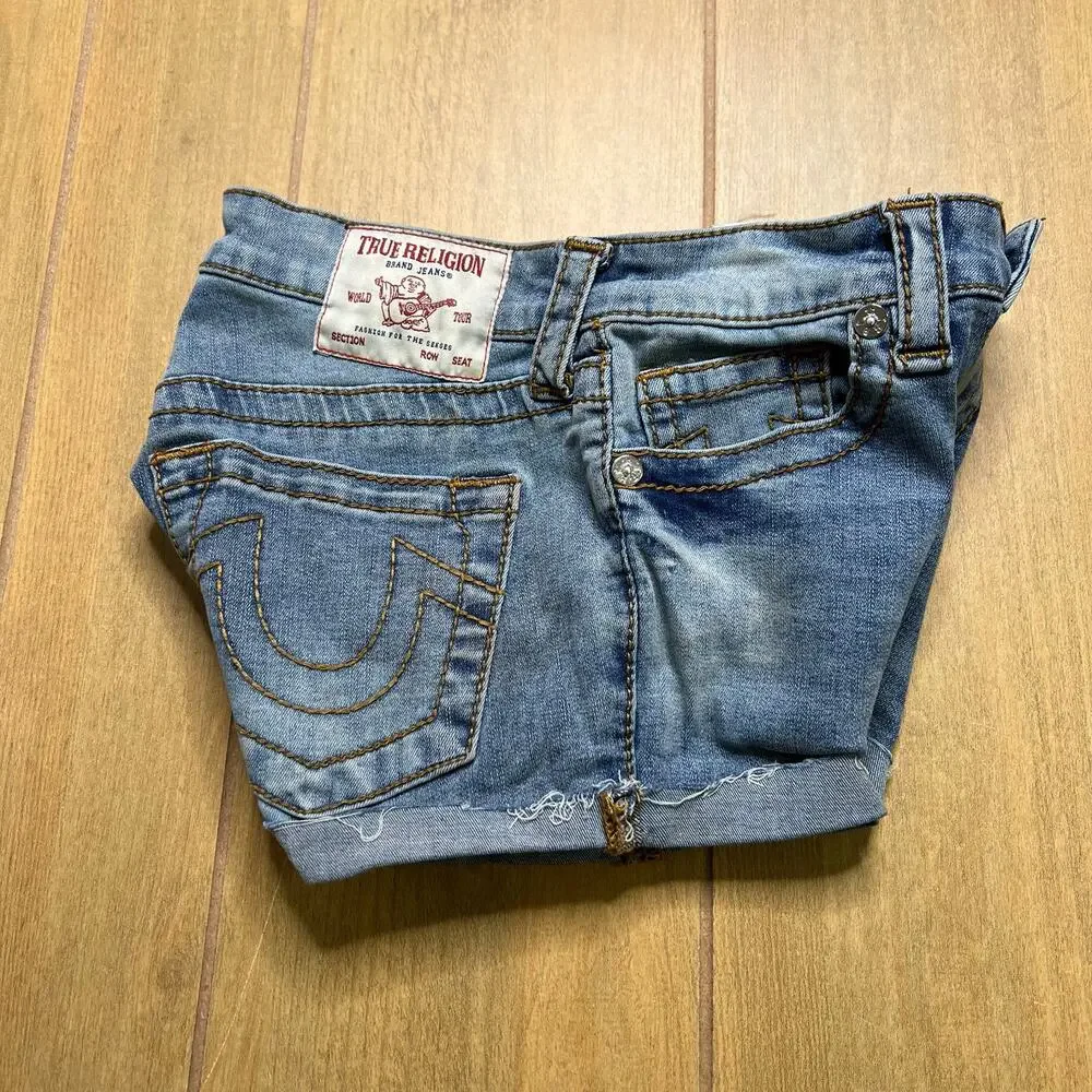 True Religion Becca Denim Shorts Womens Sz 26 Light Wash Cutoff Raw Hem Mid Rise